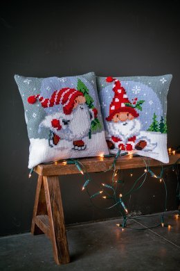 CHRISTMAS GNOME IN SNOW PN-0188665 VERVACO