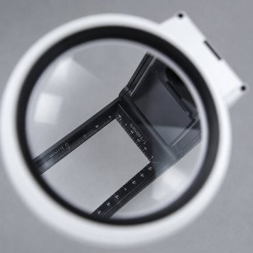 Лупа складна ручна з LED-підсвічуванням TH-7018A | Салон рукоділля